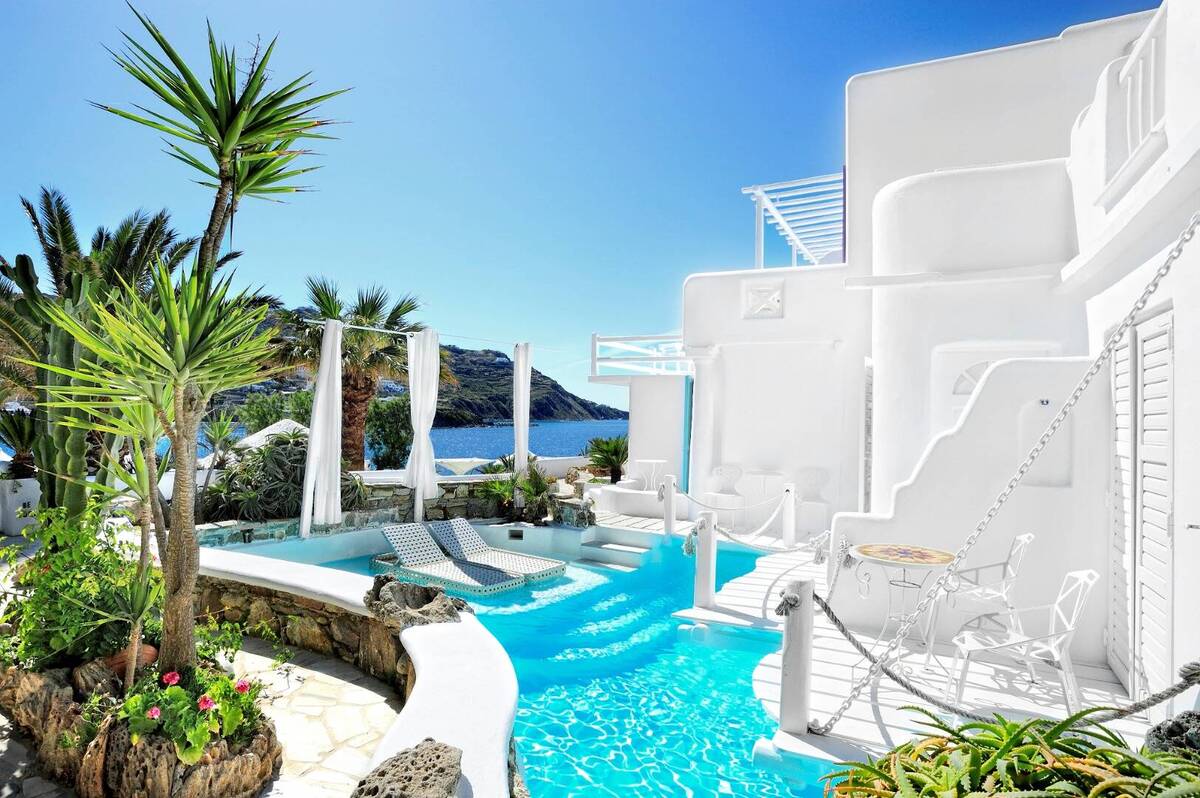 TWO BEDROOM SUITE SEA VIEW WITH POOL