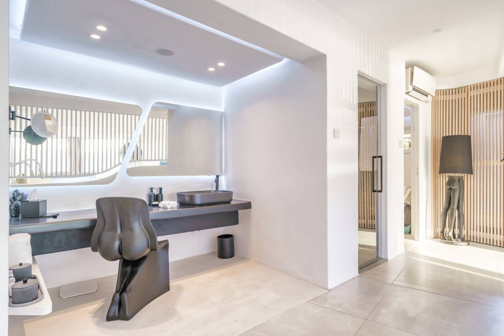 KIVOTOS HONEYMOON LUXURY SUITE WITH JETTED TUB