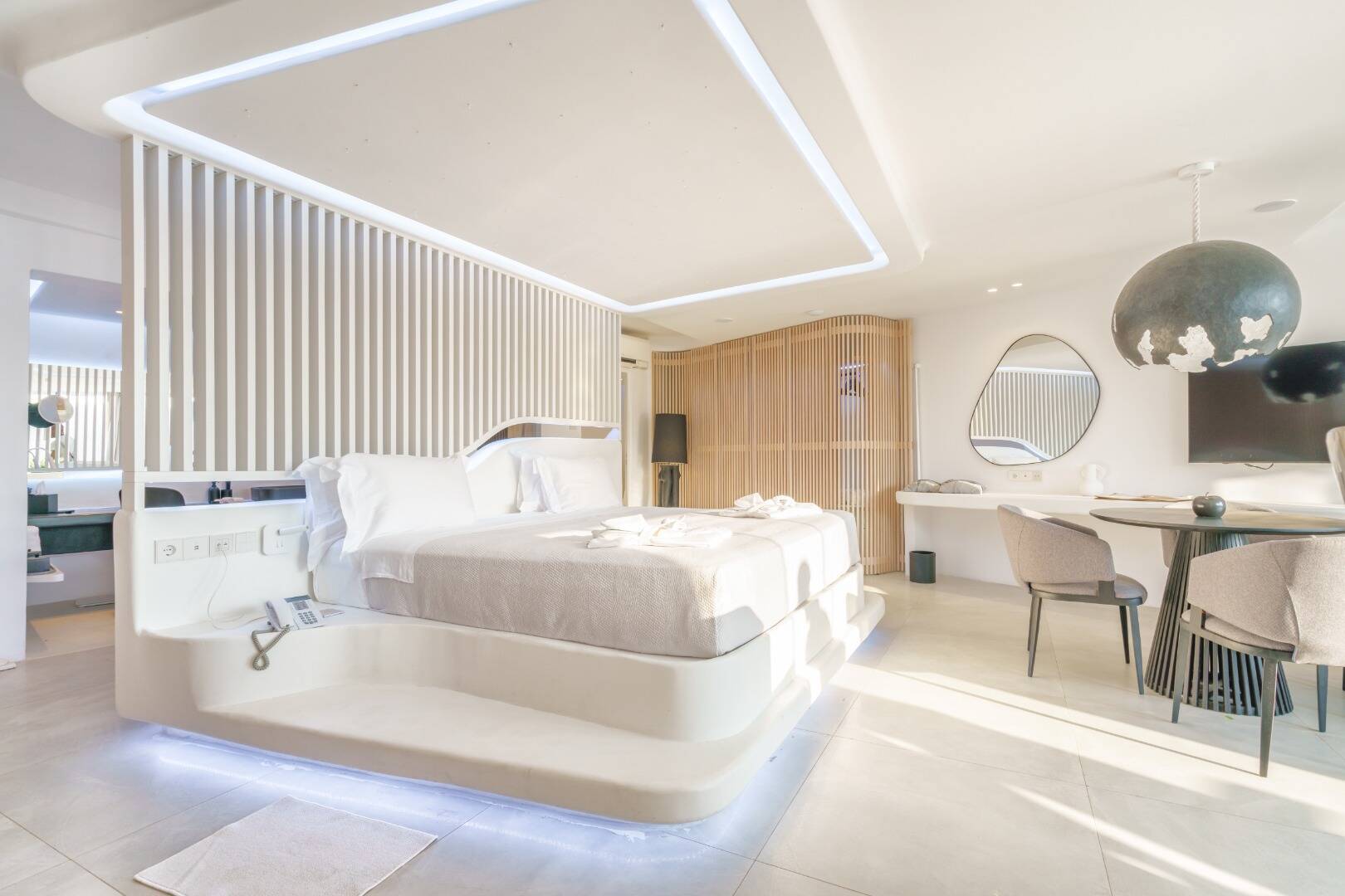 KIVOTOS HONEYMOON LUXURY SUITE WITH JETTED TUB