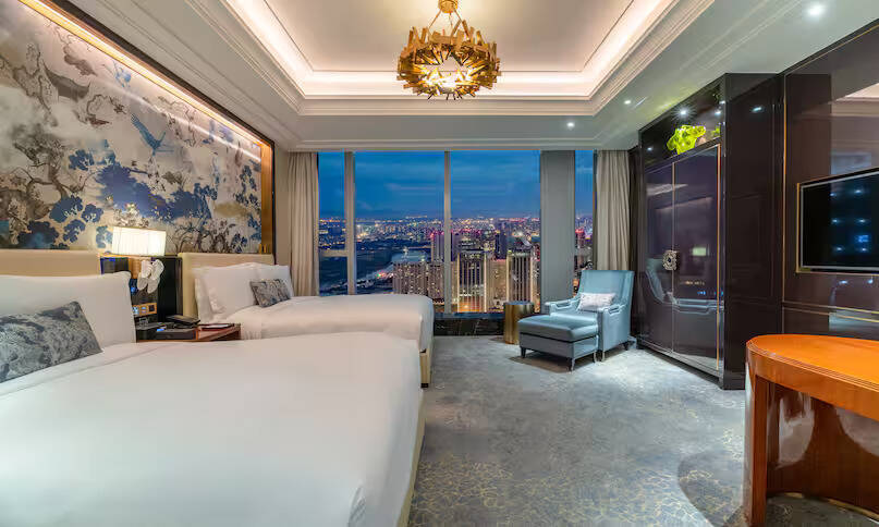 Two Queen Skyline Lake View Room