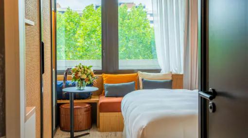 ONE KING BED, PARK VIEW