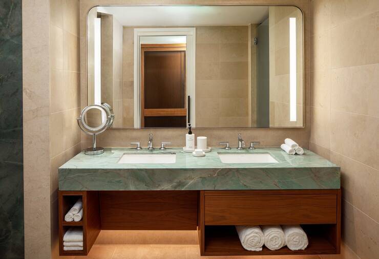 PRESIDENTIAL SUITE KING MOB/HEAR ACCESS RI SHWR