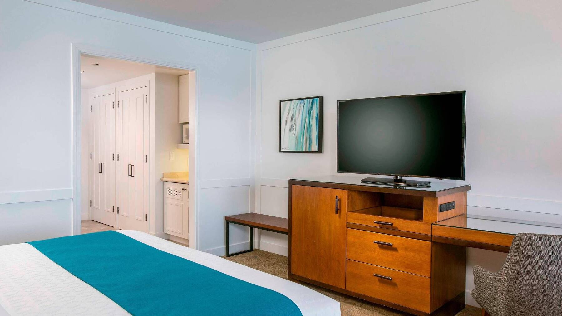 MOANA OCEANFRONT LANAI LARGER TWO DOUBLE ROOM