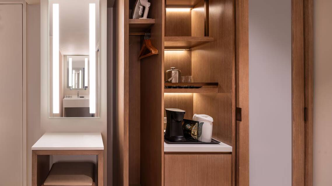 DIAMOND HEAD OCEANFRONT TWO DOUBLE BED ROOM