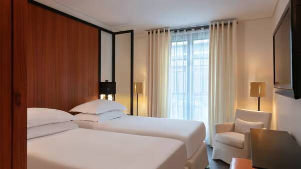 Prestige Balcony Partial Eiffel View Twin