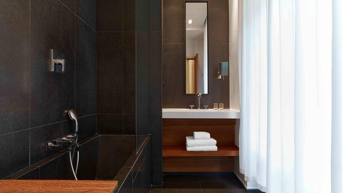 Prestige Partial Eiffel Tower View Queen 