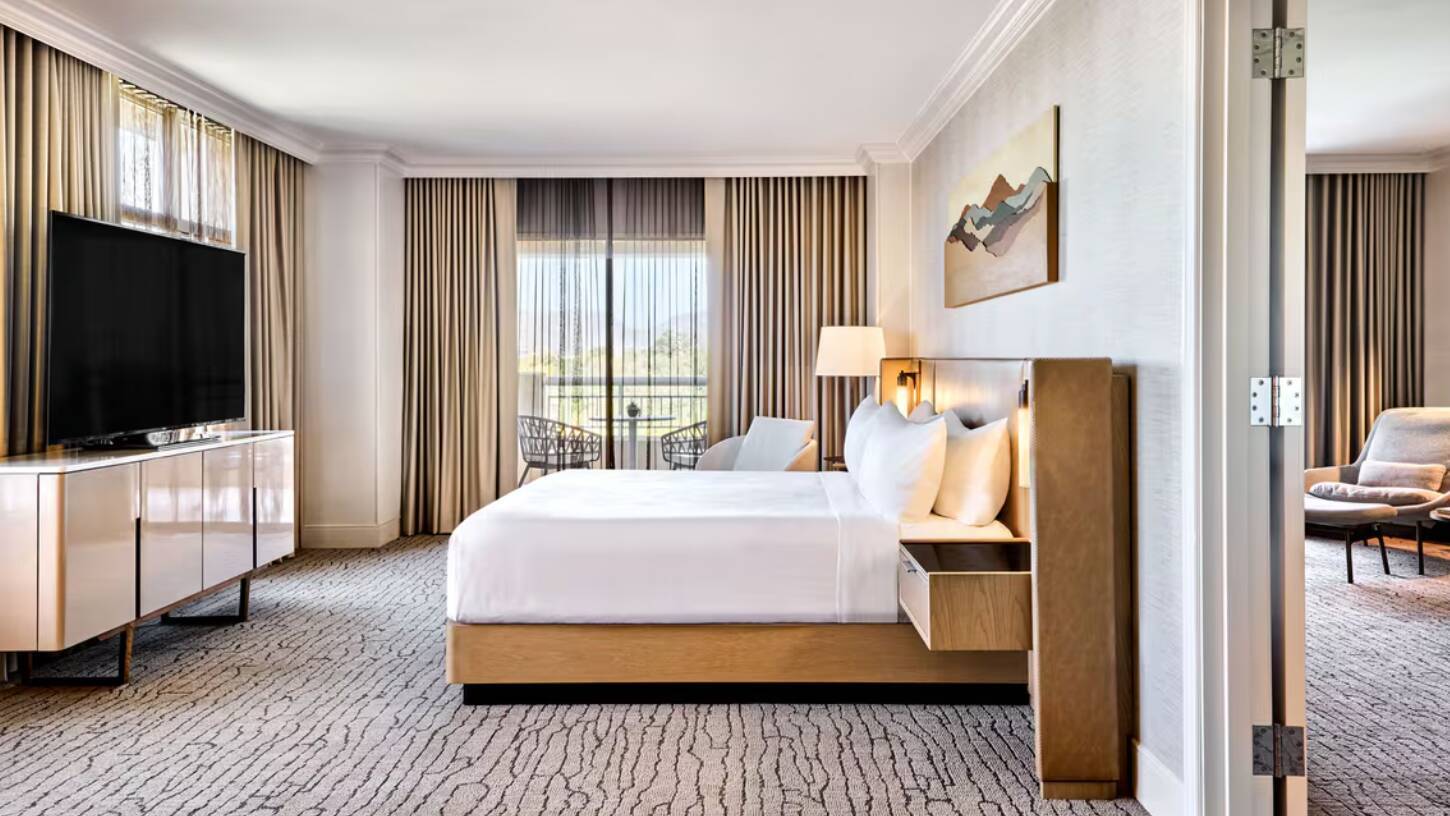 ONE BEDROOM CORNER SUITE