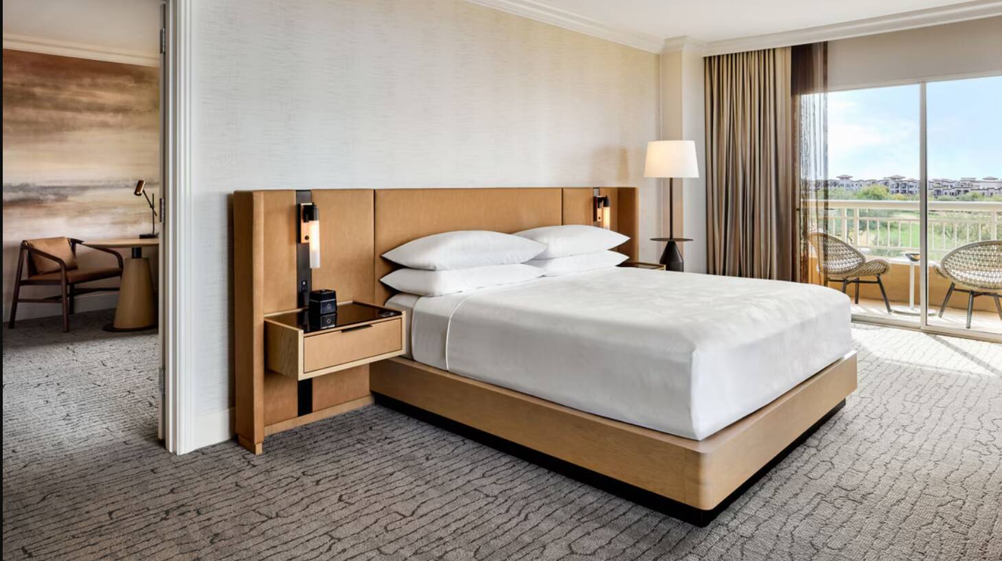 ONE BEDROOM CORNER SUITE