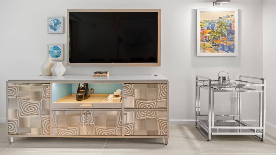 Guest room King City view Corner room Away from elevator Balcony