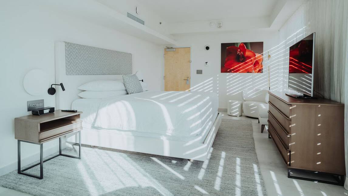 One Bedroom Executive Suite King Sofa bed Ocean view Corner room Away from elevator