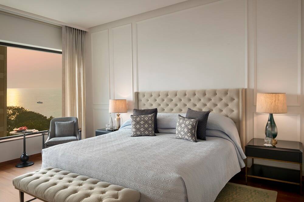 Premier Bay View Suite 