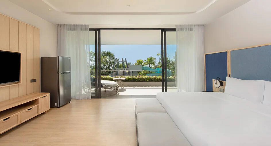 Family Pool View Suite King