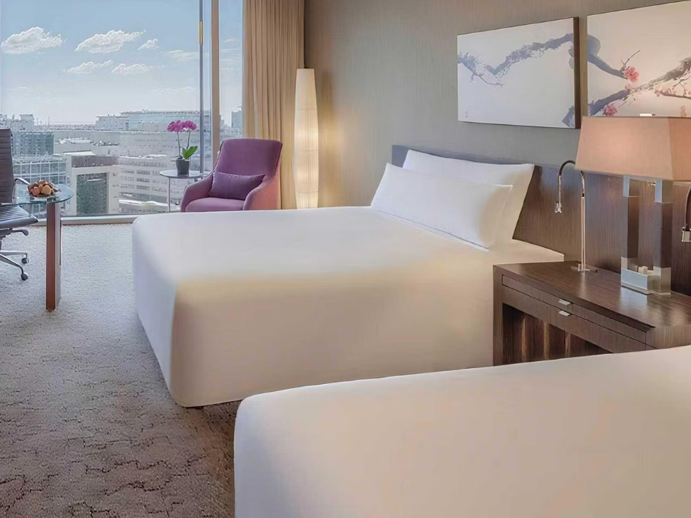 TWO TWIN CLUB FLOOR LOUNGE ACCESS