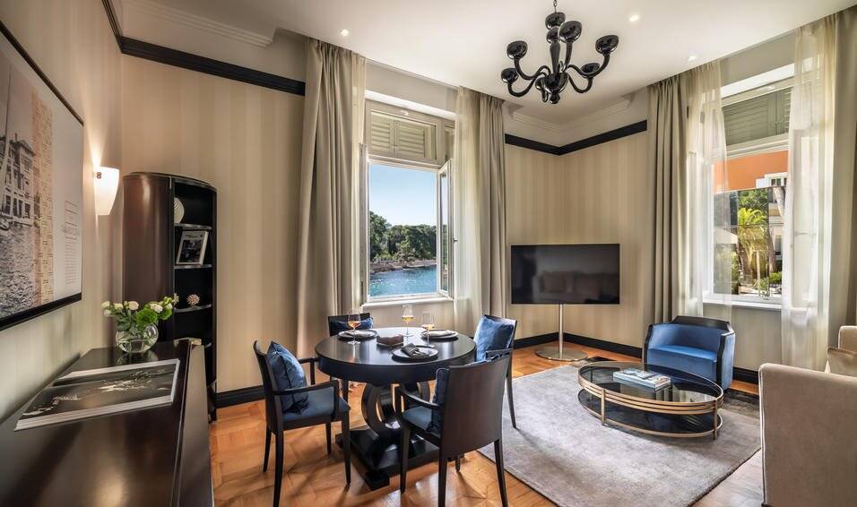 AUGUSTA SEA VIEW SUITE