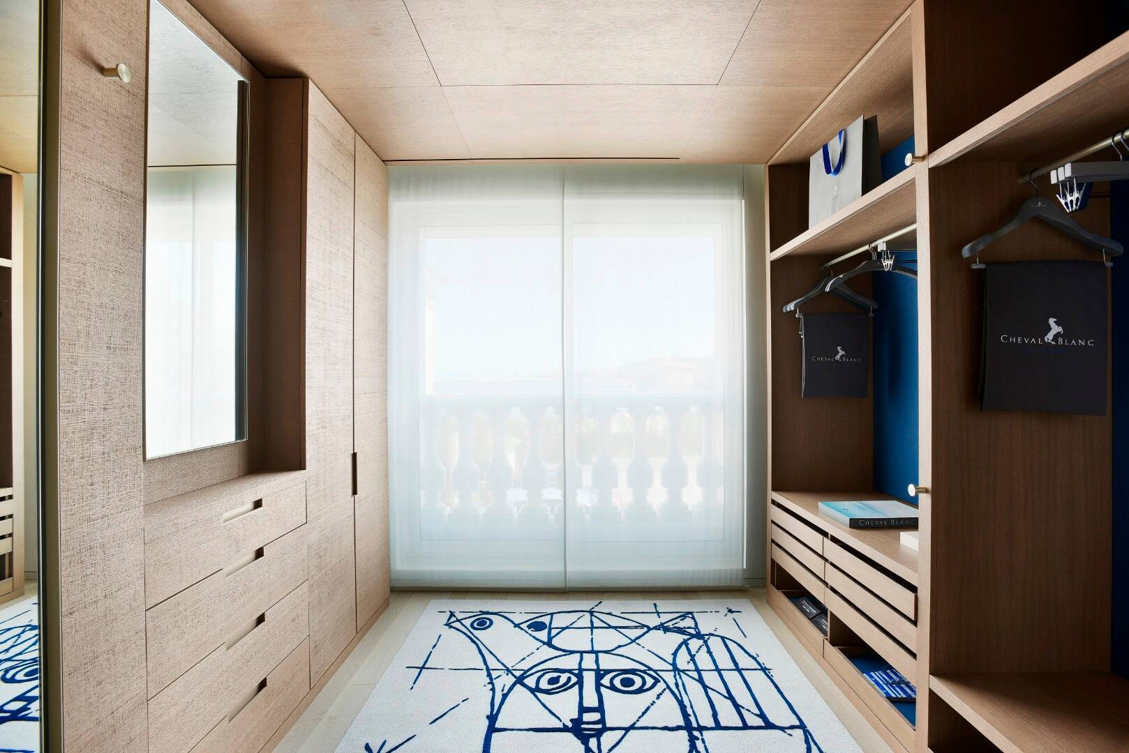 SEA DELUXE JUNIOR SUITE