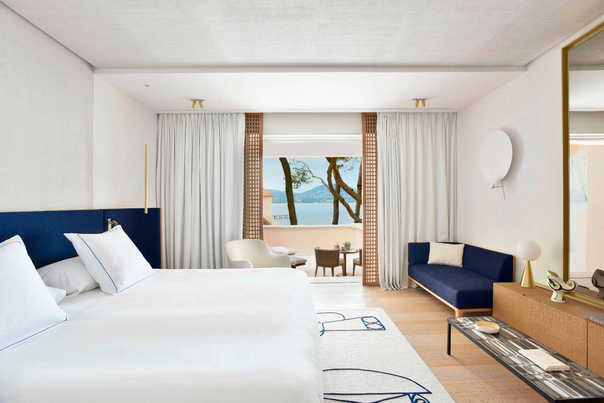 SEA DELUXE JUNIOR SUITE