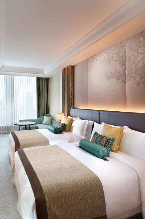 GRAND DELUXE CORNER TWO DOUBLE LARGER CITY VIEW 