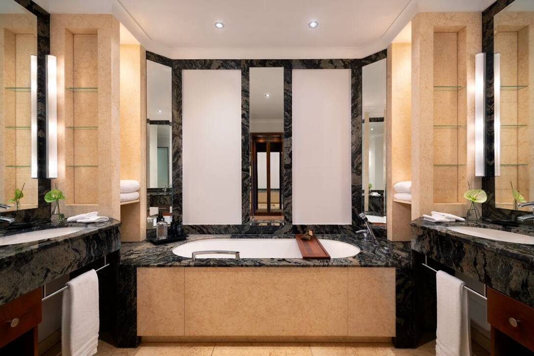 DELUXE GARDEN KING GARDEN ACCESS