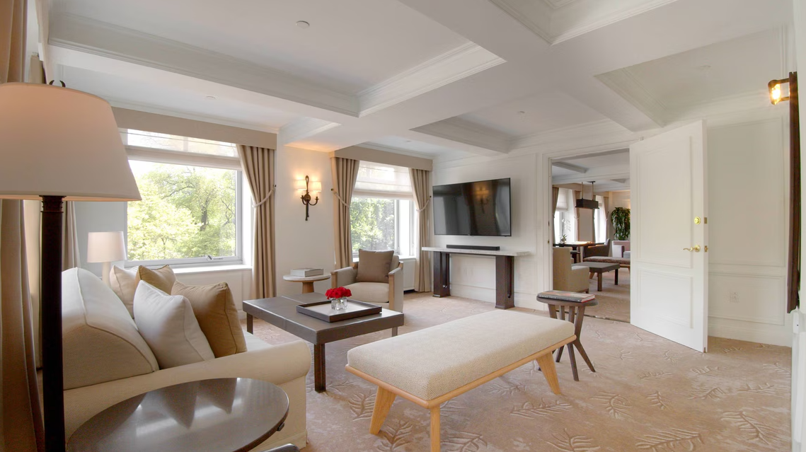 THE ARTISTS GATE SUITE