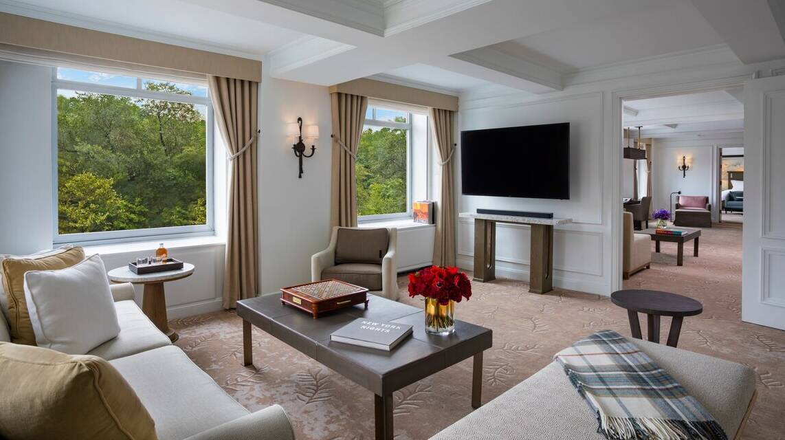 THE ARTISTS GATE SUITE