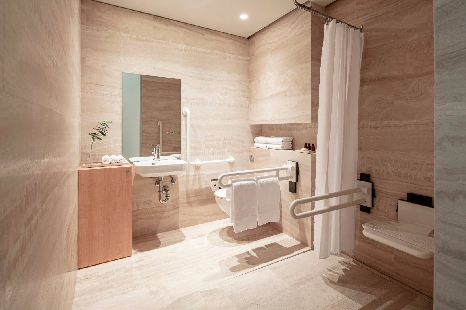 ACCESSIBLE DELUXE BALCONY