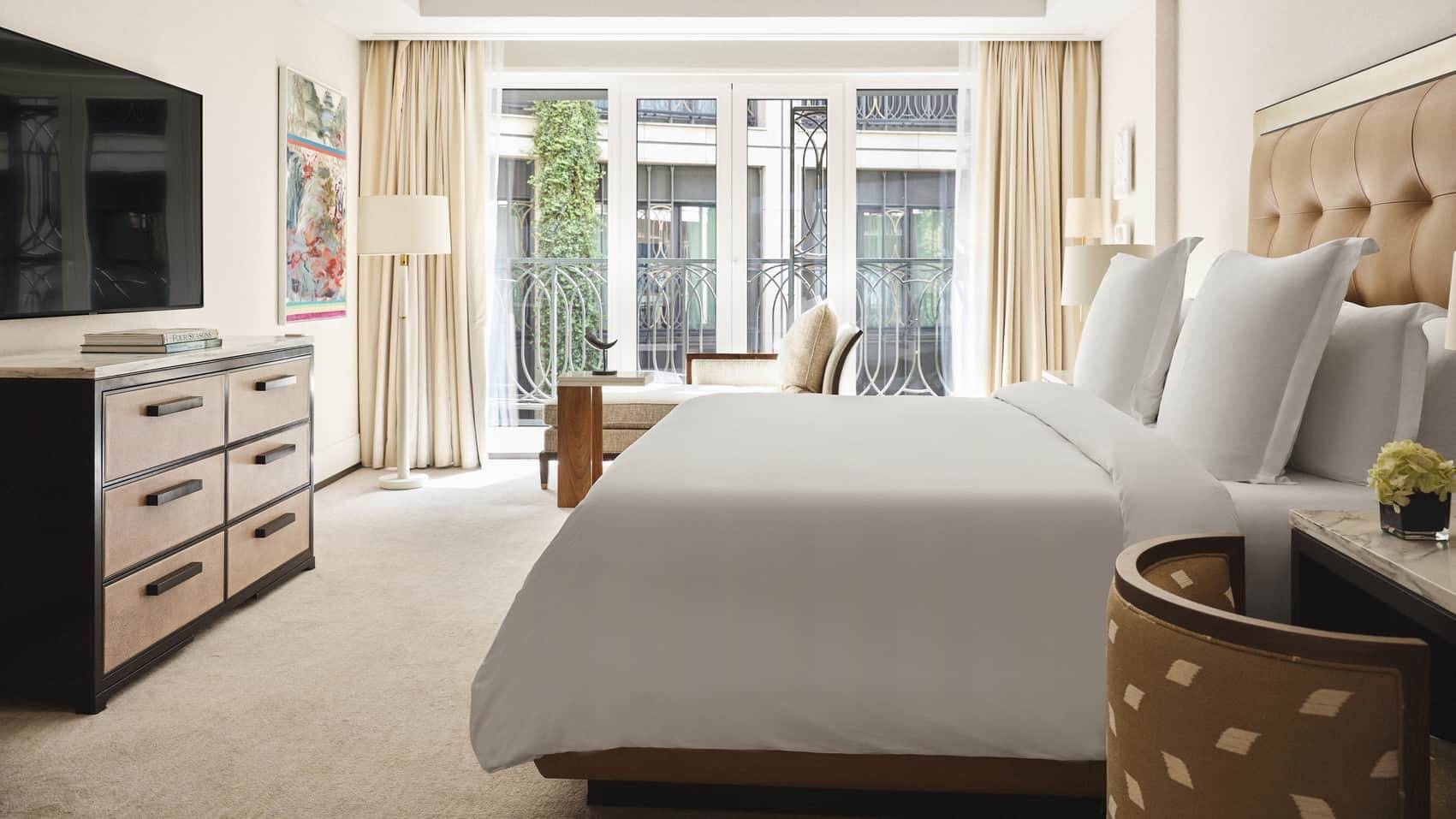 Courtyard King Suite