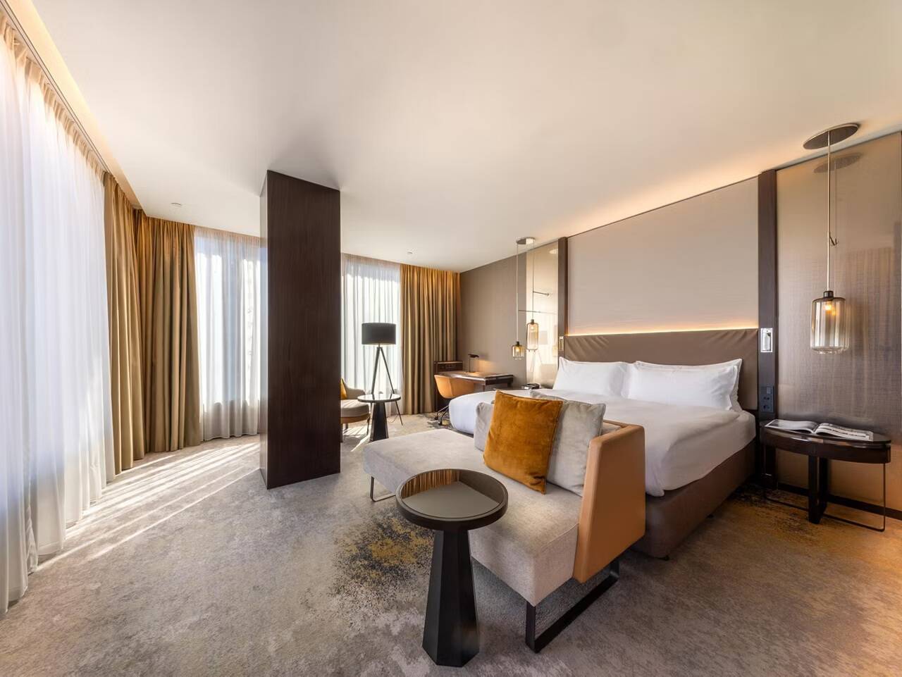 King Classic Separate Bath Walk In Shower