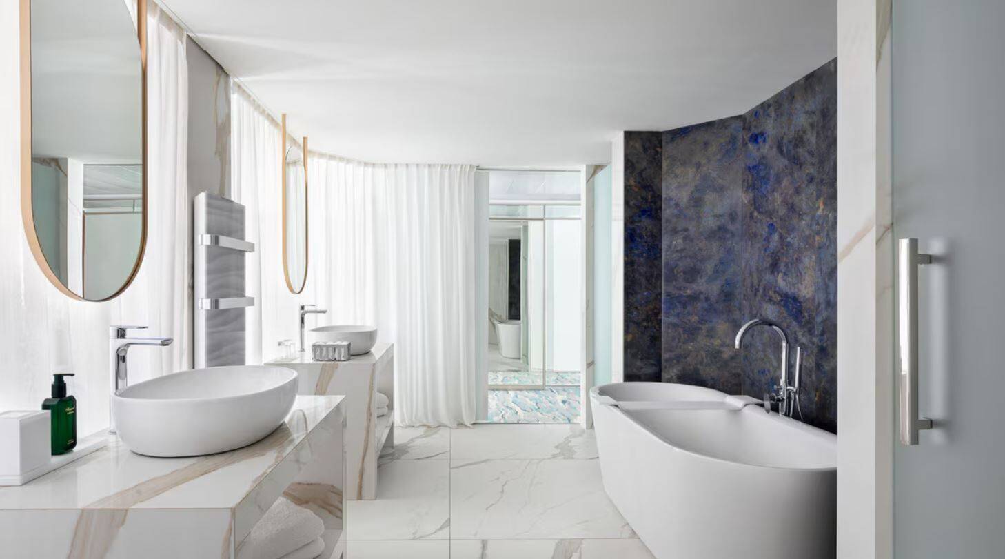 LUXURY SUITE SEA VIEW BALCONY 