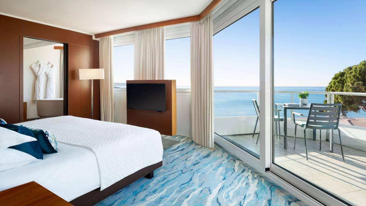 LUXURY SUITE SEA VIEW BALCONY 