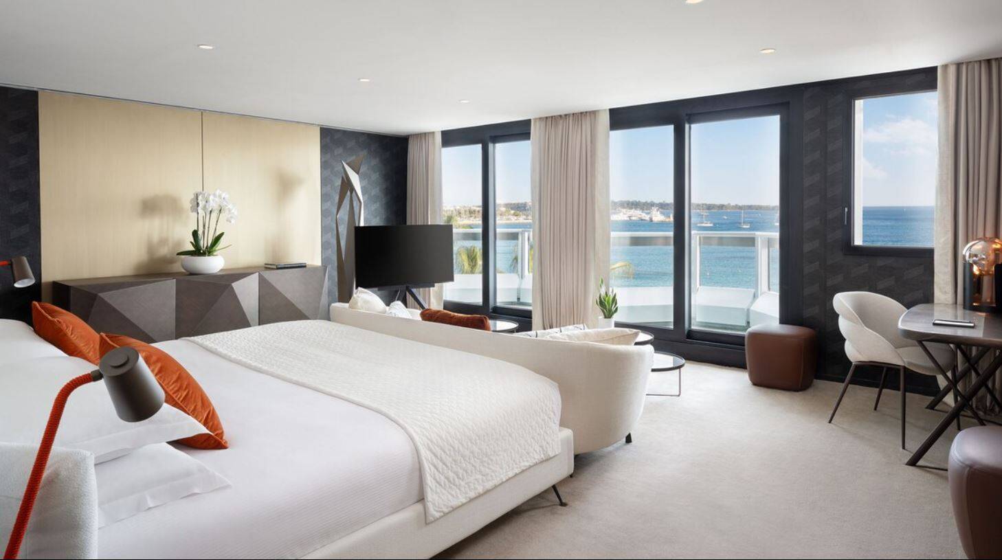 LUXURY SEAVIEW ROOM