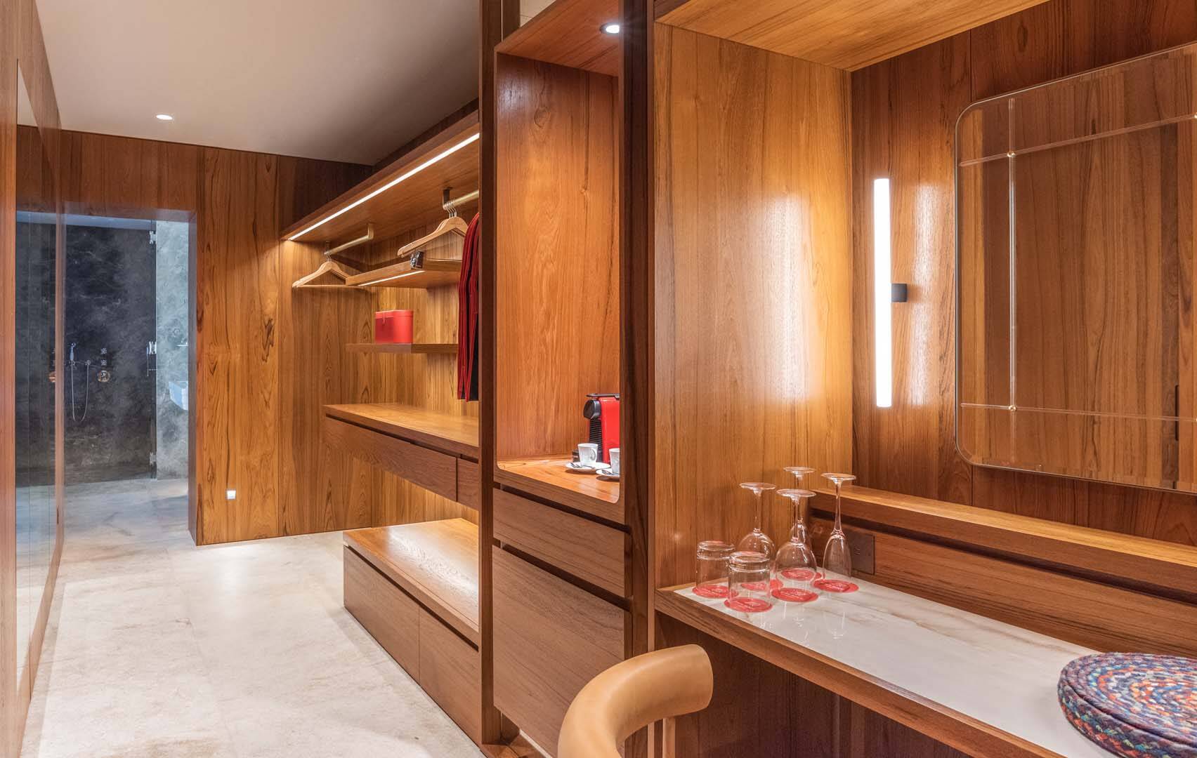 ROCK SUITE FLAMBOYANT