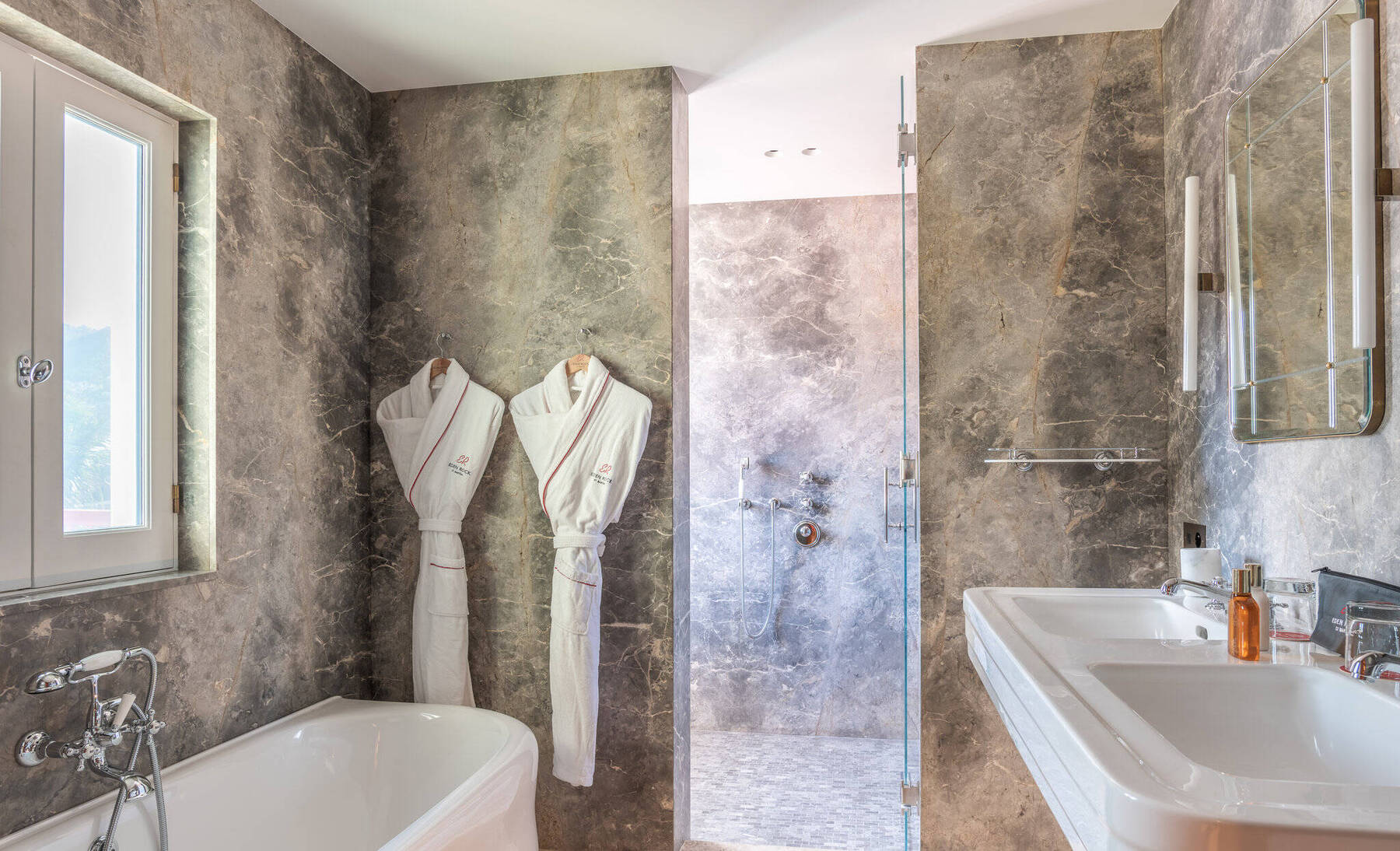 ROCK SUITE FLAMBOYANT