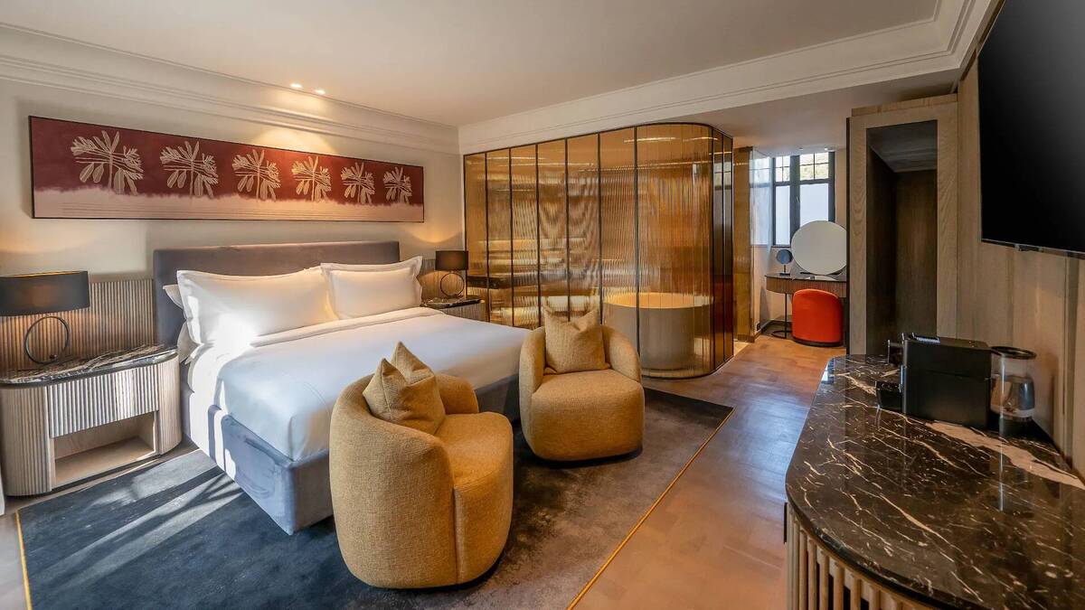 One King Bed Room