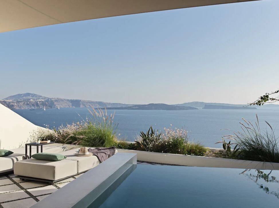 EXECUTIVE POOL SUITE