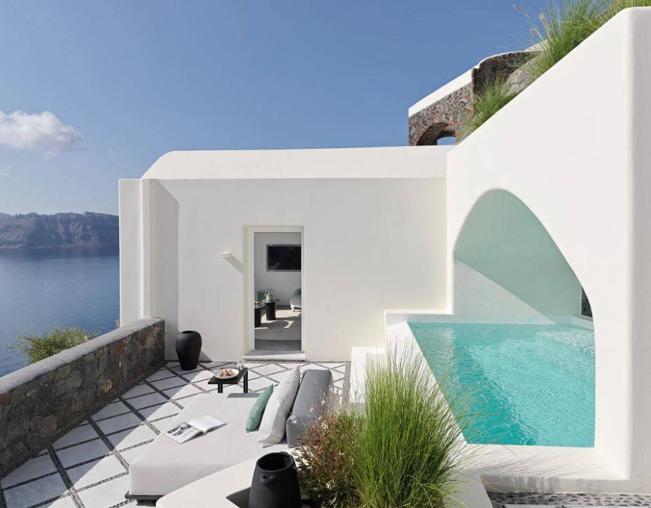 EXECUTIVE POOL SUITE
