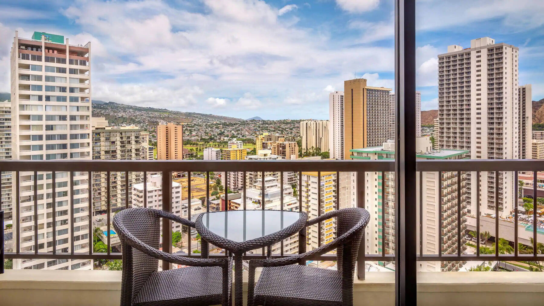 One King Waikiki City View 