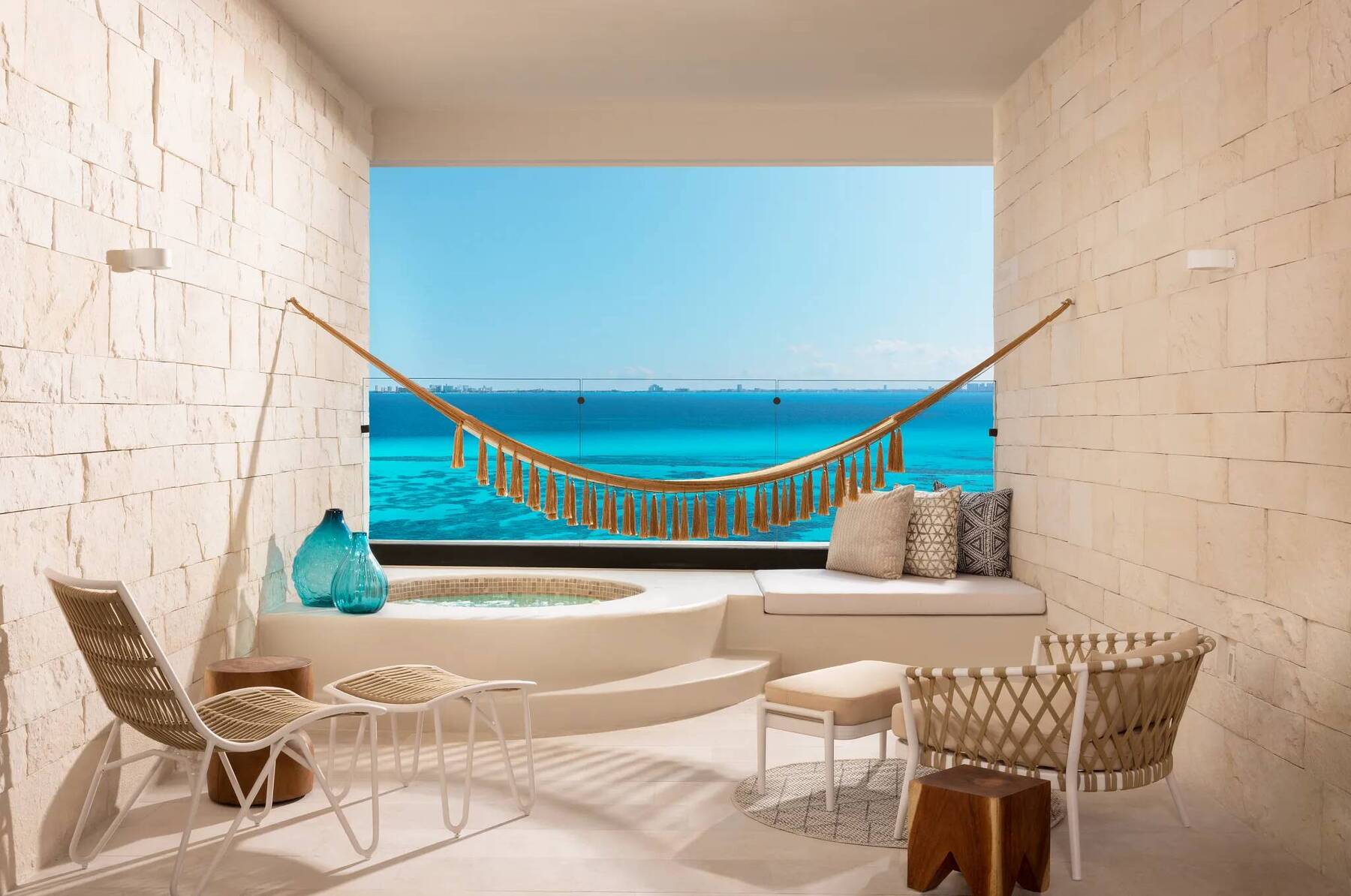 SIGNATURE JUNIOR SUITE DOUBLE OCEAN FRONT WITH MAYAN TUB