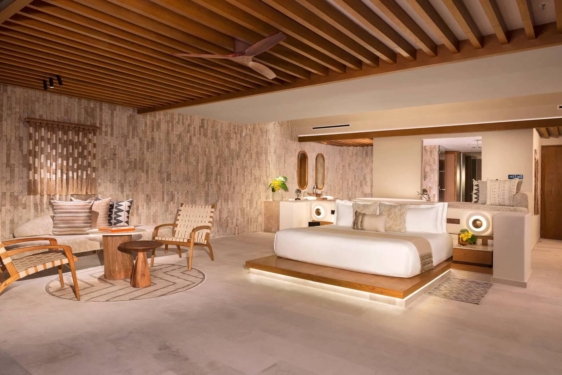 HONEYMOON OCEAN FRONT SUITE