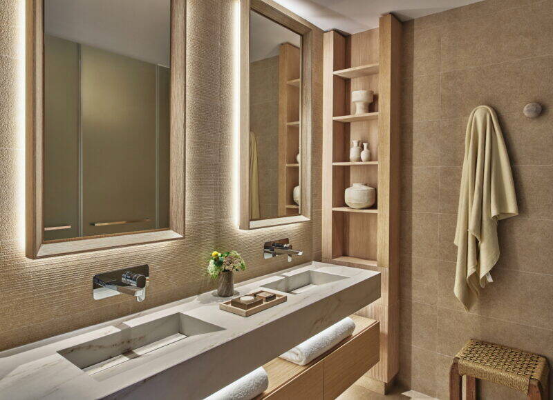 DELUXE TWO BEDROOM PENTHOUSE SUITE WITH SEA VIEW 