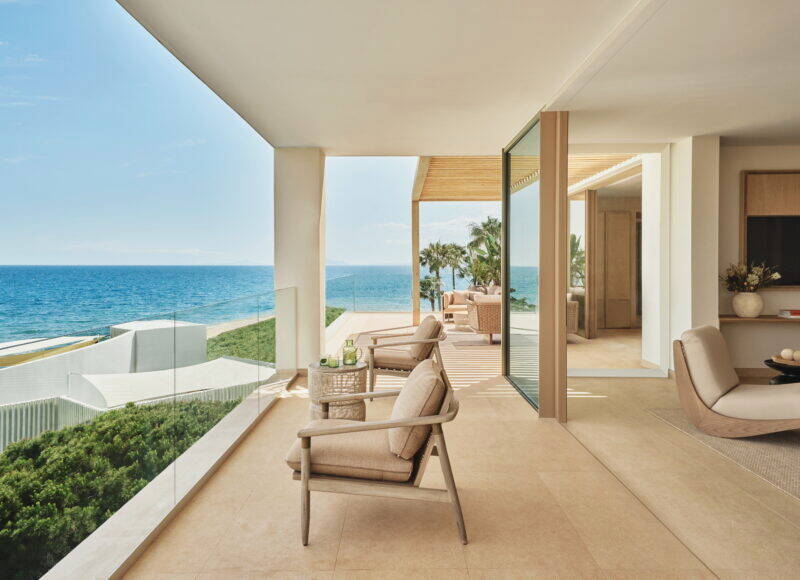 DELUXE TWO BEDROOM GRAND PENTHOUSE SUITE WITH SEA FRONT VIEW 