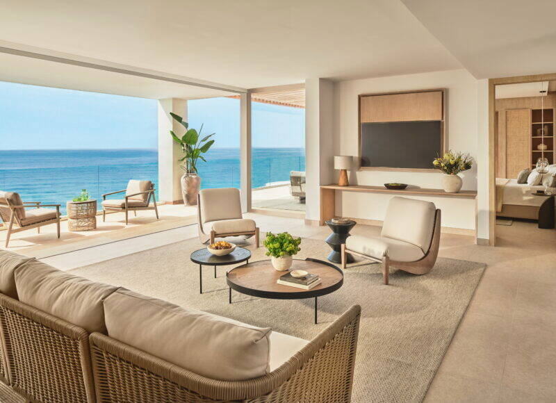 DELUXE TWO BEDROOM GRAND PENTHOUSE SUITE WITH SEA FRONT VIEW 