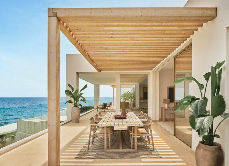 DELUXE TWO BEDROOM GRAND PENTHOUSE SUITE WITH SEA FRONT VIEW 