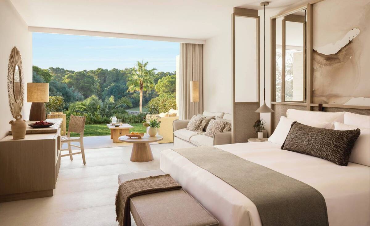 JUNIOR SUITE PRIVATE GARDEN VIEW