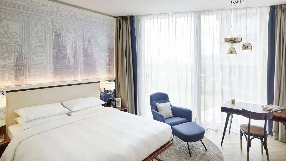 King Bed High Floor
