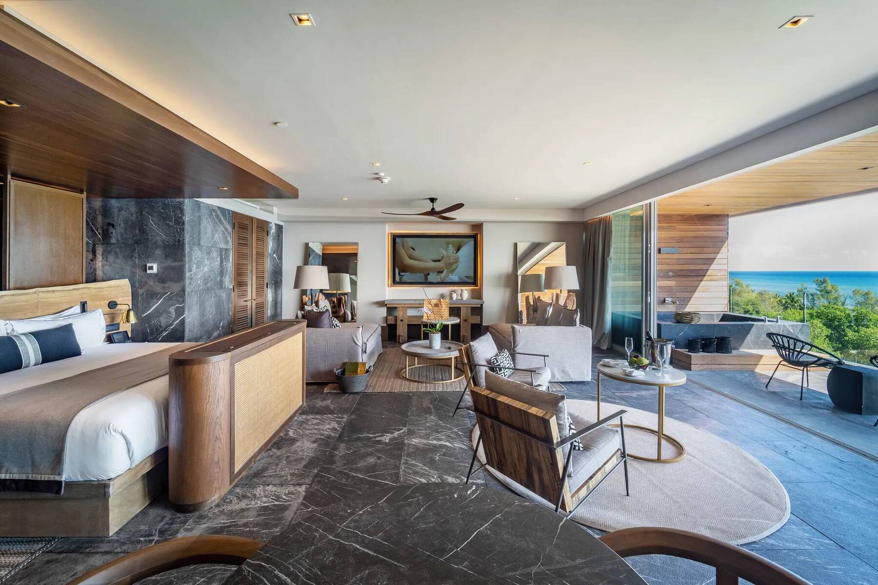MASTER SUITE OCEAN FRONT