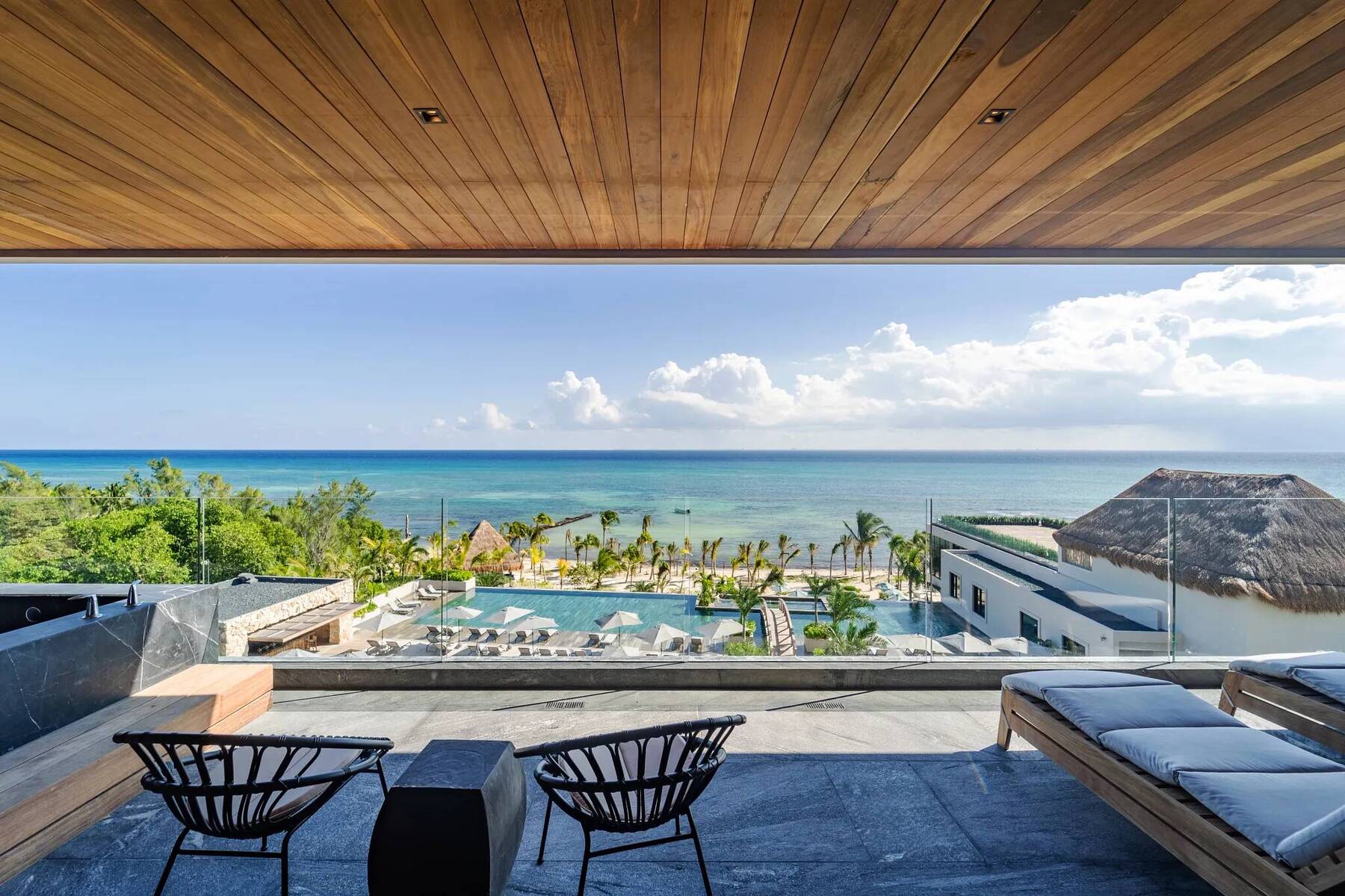 MASTER SUITE OCEAN FRONT