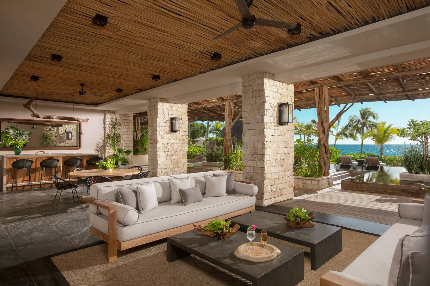 PRESIDENTIAL VILLA BEACH FRONT