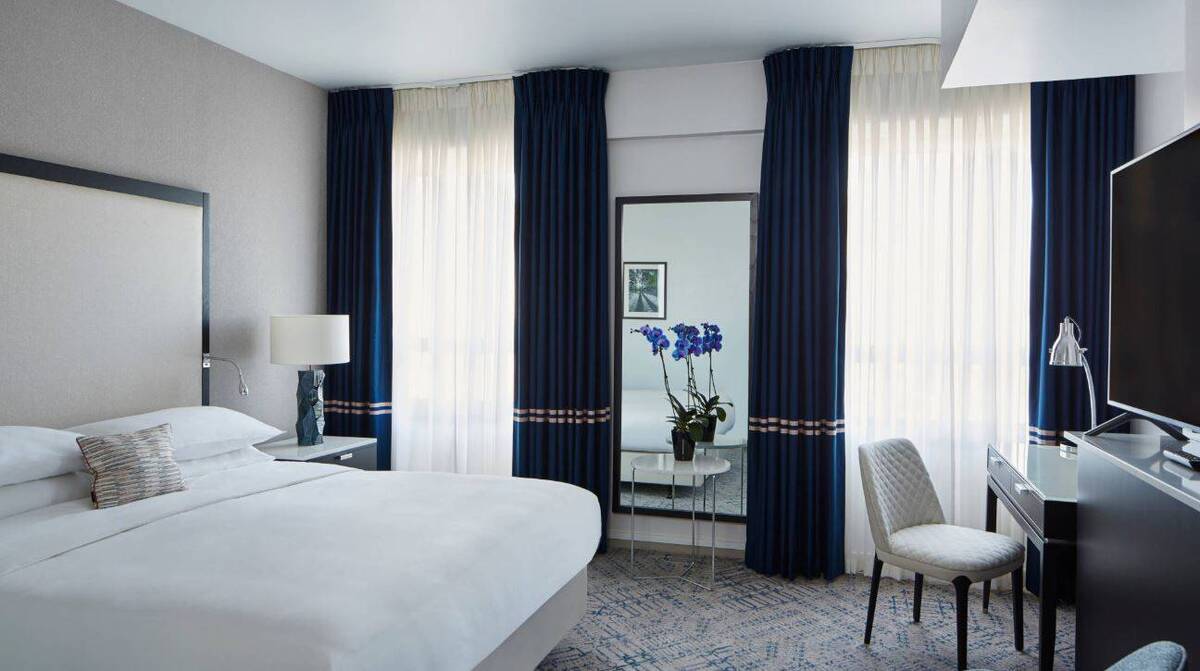 PREMIER KING ROOM