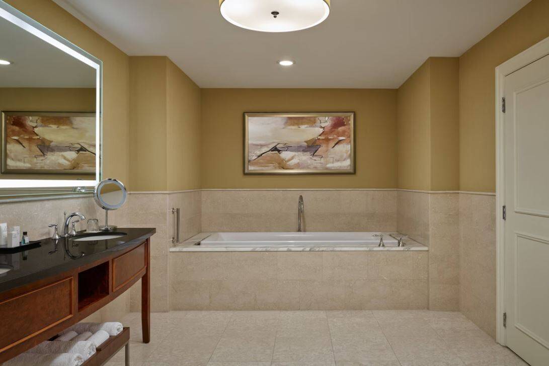 LINCOLN SUITE