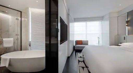 FAMILY SUITE, KING BED, SOFA BED